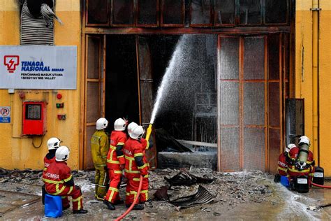 Fire breaks out at Mid Valley Megamall .